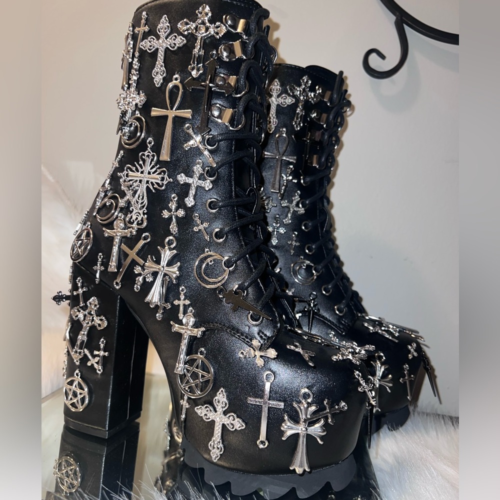 WIDOW IDOL WORSHIP CHARM BOOTS send me an offer if interested!
